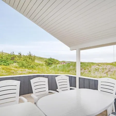 Prázdninový dům Beach Front Home In Hvide Sande With Sauna