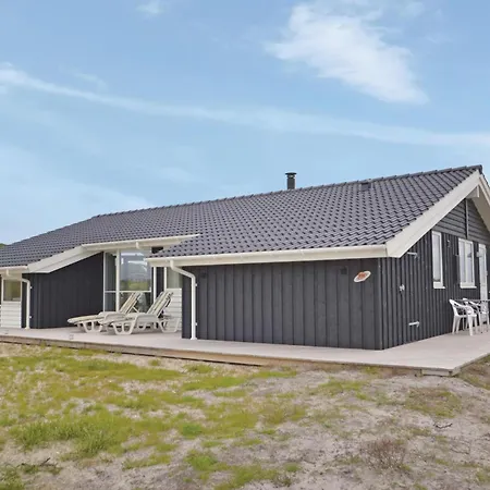 Beach Front Home In Hvide Sande With Sauna Prázdninový dům Hvide Sande