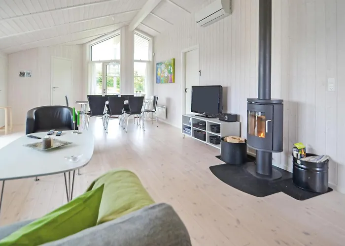 With A Fireplace 3 Tatil Evi